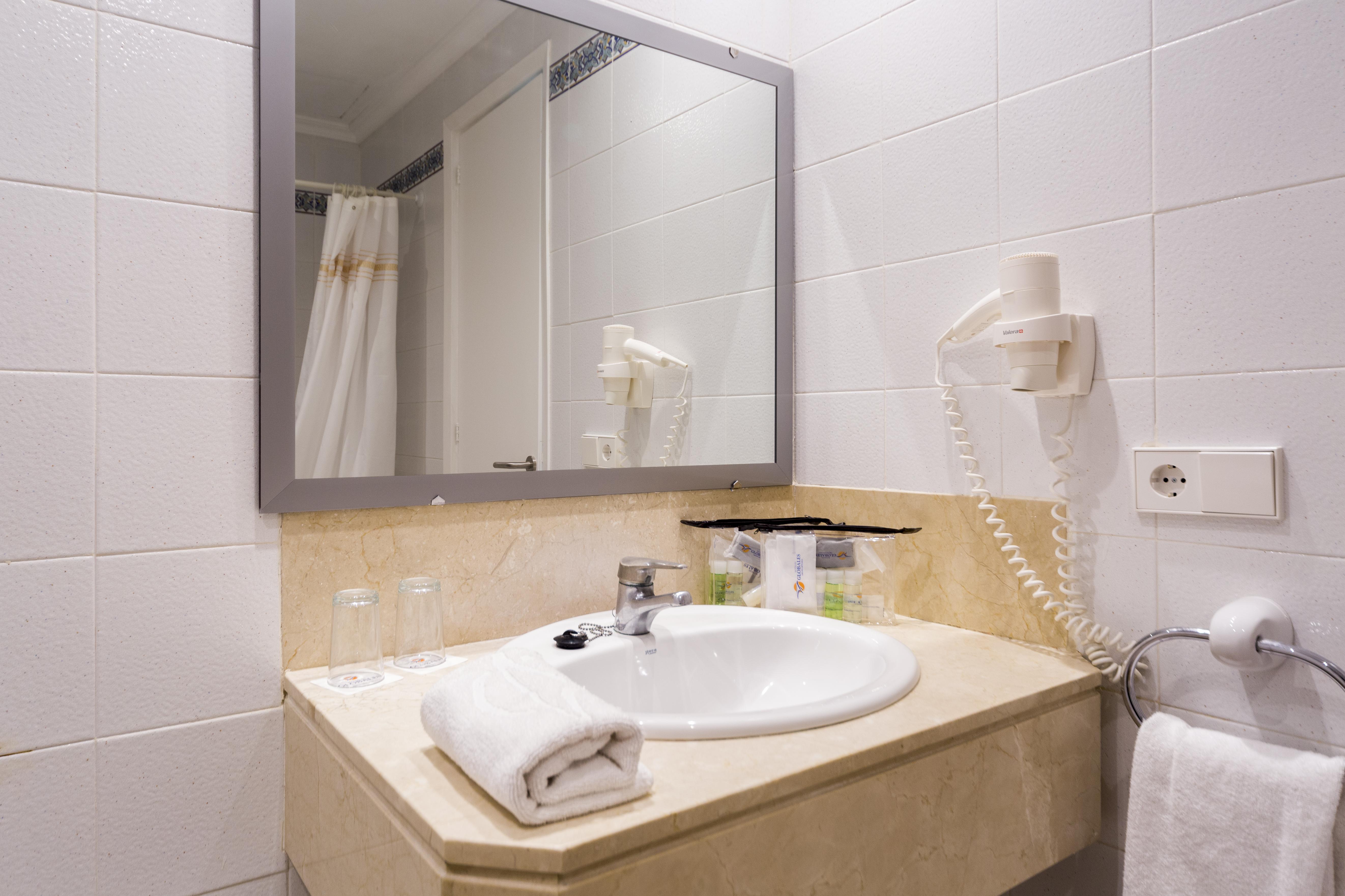 Globales Cala'N Blanes Hotel Cala'N Blanes  Ngoại thất bức ảnh