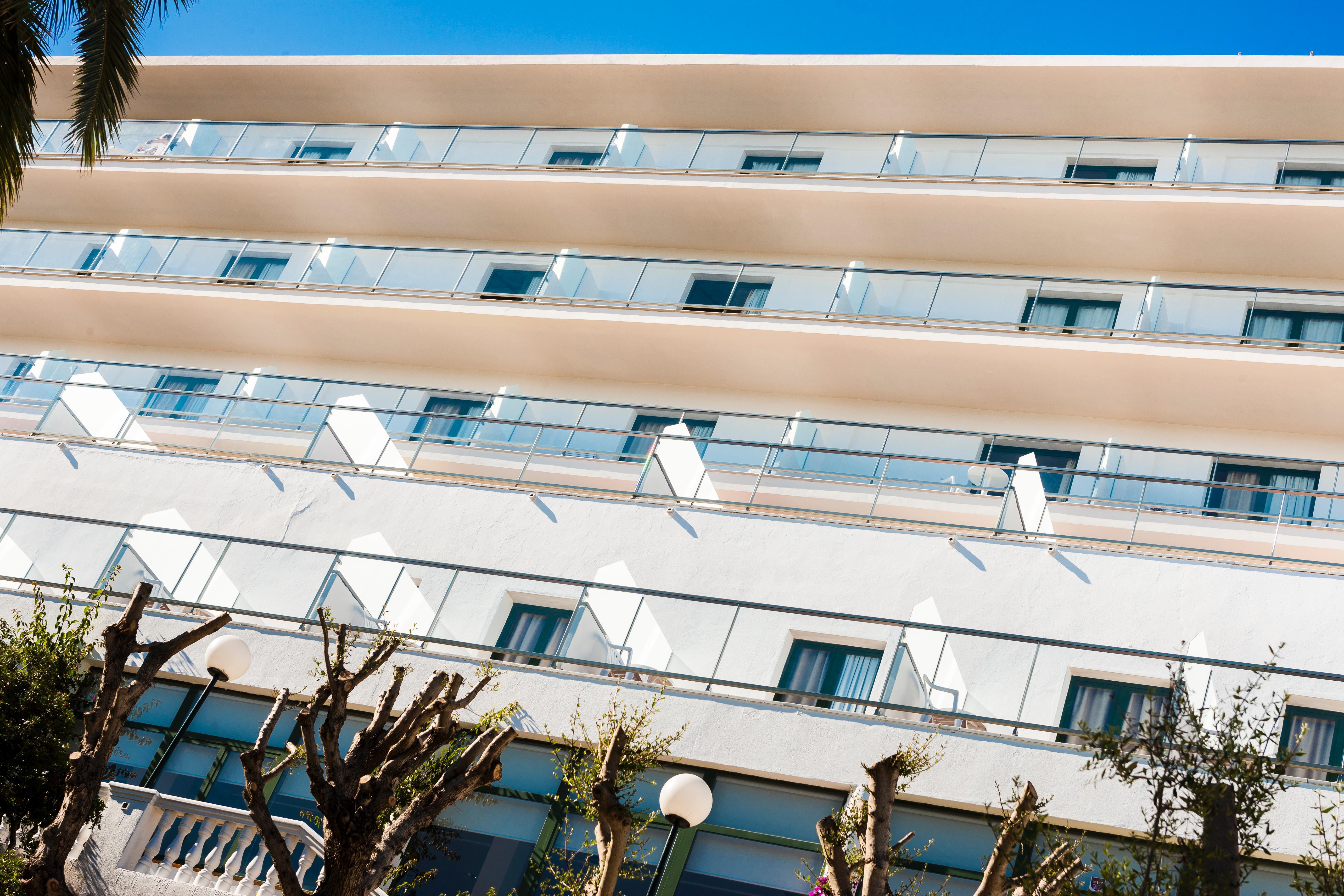 Globales Cala'N Blanes Hotel Cala'N Blanes  Ngoại thất bức ảnh